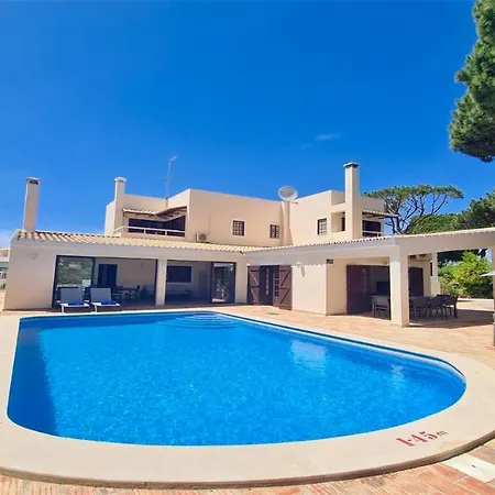 Lynx- Cleverdetails, Sleeps 8, Quiet Area, Walking Distance From The Marina, Restaurants And Supermarkets * Vilamoura