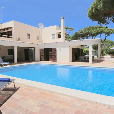 Casa vacanze Lynx- Cleverdetails, Sleeps 8, Quiet Area, Walking Distance From The Marina, Restaurants And Supermarkets Vilamoura
