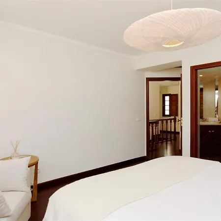 Lynx- Cleverdetails, Sleeps 8, Quiet Area, Walking Distance From The Marina, Restaurants And Supermarkets